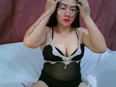 Snapshot of WildPussy4uxx chatting on 4, 10, 2025 WildPussy4uxx online show from 4, 10, 2025