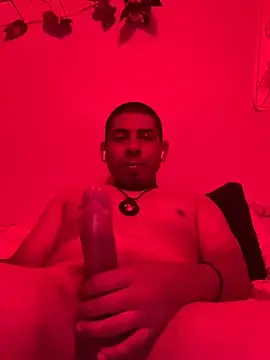 Snapshot of UsaGuy76 chatting on 25, 4, 2026 UsaGuy76 online show from 25, 4, 2026
