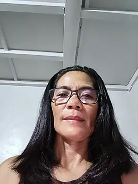 Snapshot of ImYourWoman_55 chatting on 18, 5, 2026 ImYourWoman 55 online show from 18, 5, 2026
