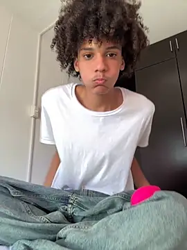 Snapshot of Max_Rain chatting on 17, 9, 2025 Max Rain online show from 17, 9, 2025