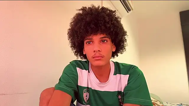 Snapshot of Max_Rain chatting on 30, 10, 2025 Max Rain online show from 30, 10, 2025