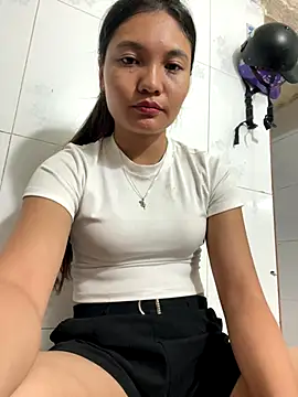 Snapshot of Duyen02 chatting on 9, 10, 2025 Duyen02 online show from 9, 10, 2025