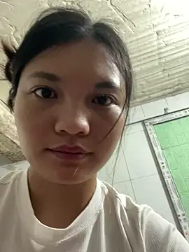Snapshot of Duyen02 chatting on 13, 10, 2025 Duyen02 online show from 13, 10, 2025