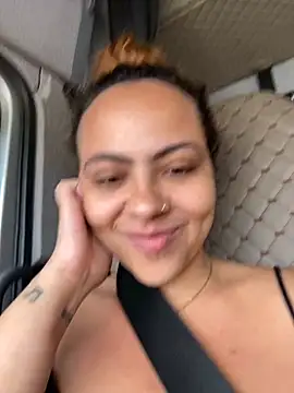 Chloe Leaozinho online show from 19, 10, 2025