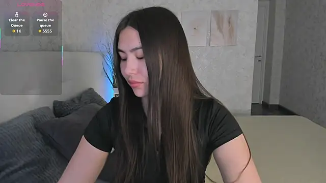 Megan Williamms online show from 3, 12, 2025