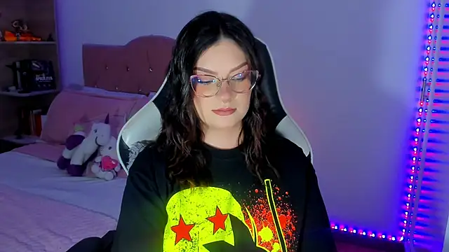 OphelianaRose33 online show from 25, 5, 2026