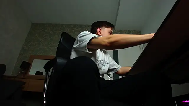 Snapshot of FelixStarkk chatting on 1, 11, 2025 FelixStarkk online show from 1, 11, 2025