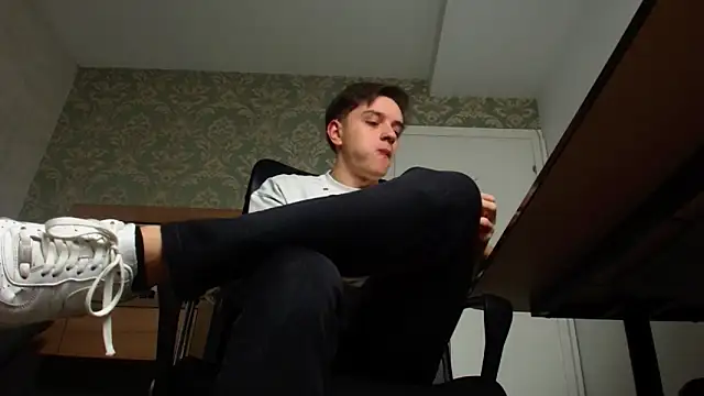 Snapshot of FelixStarkk chatting on 8, 11, 2025 FelixStarkk online show from 8, 11, 2025