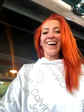 Snapshot of MikaelaBloom chatting on 11, 10, 2025 MikaelaBloom online show from 11, 10, 2025