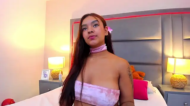 GabyMoreau online show from 28, 11, 2025