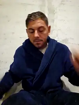 Snapshot of Alex-andru88 chatting on 24, 10, 2025 Alex-andru88 online show from 24, 10, 2025