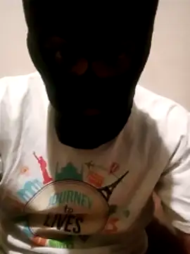 Snapshot of Golonzo1996 chatting on 14, 11, 2025 Golonzo1996 online show from 14, 11, 2025