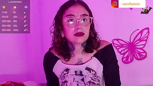 Snapshot of vainilla_doll chatting on 13, 11, 2025 vainilla doll online show from 13, 11, 2025