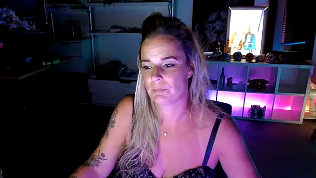 Mrs-Aurora online show from 2, 10, 2025