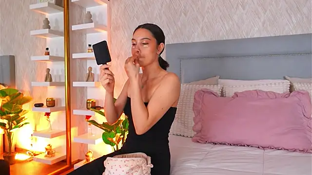 Sofy Bradd online show from 5, 4, 2026