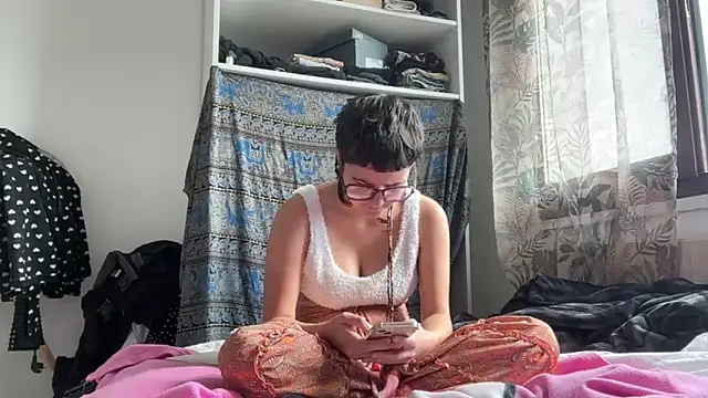 NIQUE TARAXX online show from 1, 10, 2025