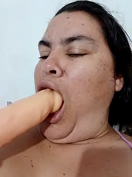 Snapshot of yaneth_ chatting on 13, 9, 2025 yaneth online show from 13, 9, 2025