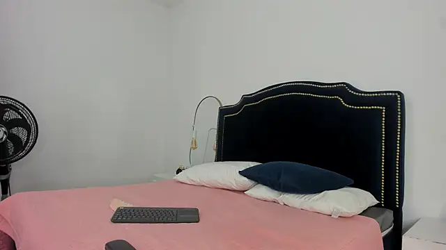 Snapshot of LiliCarterm chatting on 27, 10, 2025 LiliCarterm online show from 27, 10, 2025