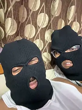 Snapshot of VVcouple chatting on 4, 10, 2025 VVcouple online show from 4, 10, 2025