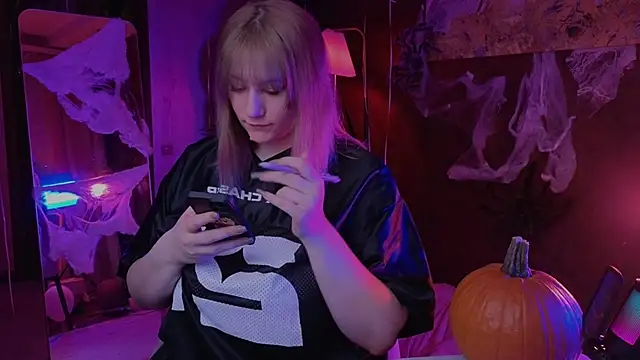 Morvelyn online show from 26, 10, 2025