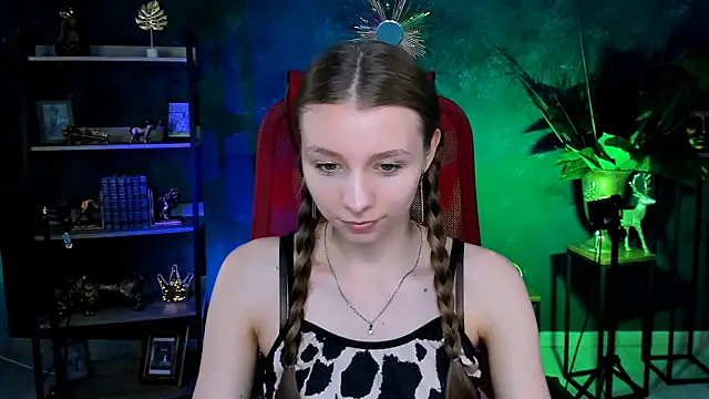 Snapshot of JulieDaniel chatting on 12, 6, 2026 JulieDaniel online show from 12, 6, 2026