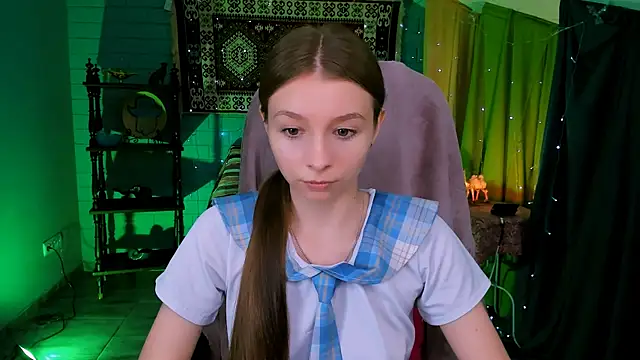 Snapshot of JulieDaniel chatting on 8, 7, 2026 JulieDaniel online show from 8, 7, 2026