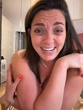 Snapshot of chloedlm5 chatting on 15, 7, 2026 chloedlm5 online show from 15, 7, 2026