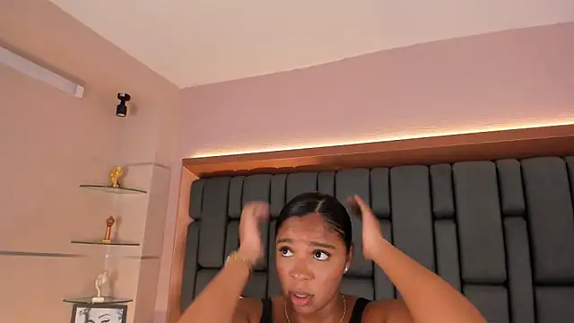 LisaMendez online show from 5, 10, 2025