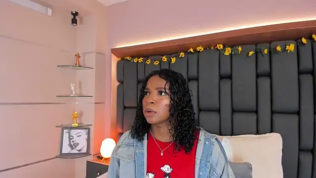 LisaMendez online show from 27, 11, 2025