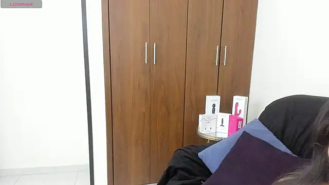 kiraGeiner online show from 3, 12, 2025