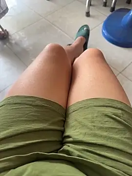 Snapshot of sharon-Hanna chatting on 18, 11, 2025 sharon-Hanna online show from 18, 11, 2025