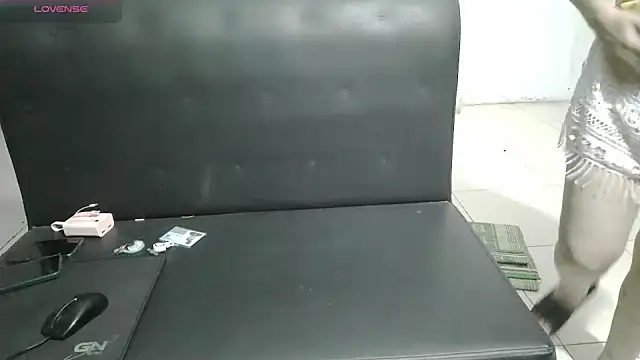 Owe chan online show from 4, 12, 2025