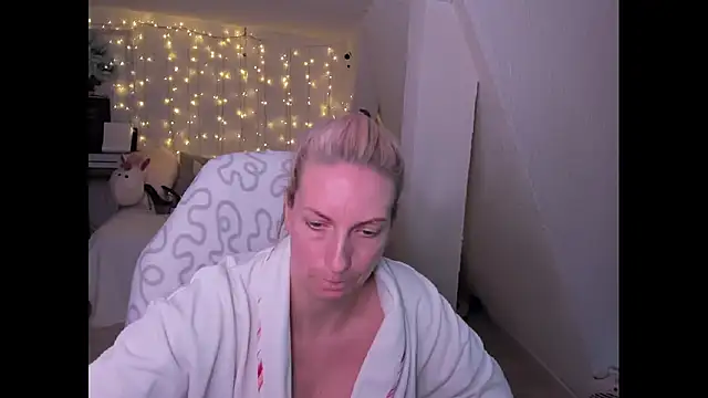 SexyJulia21 online show from 14, 12, 2024