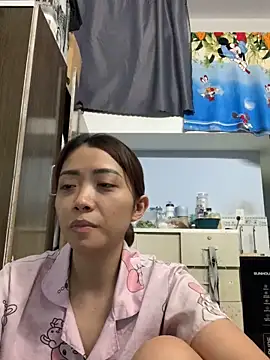 Snapshot of Minee1202 chatting on 5, 5, 2026 Minee1202 online show from 5, 5, 2026