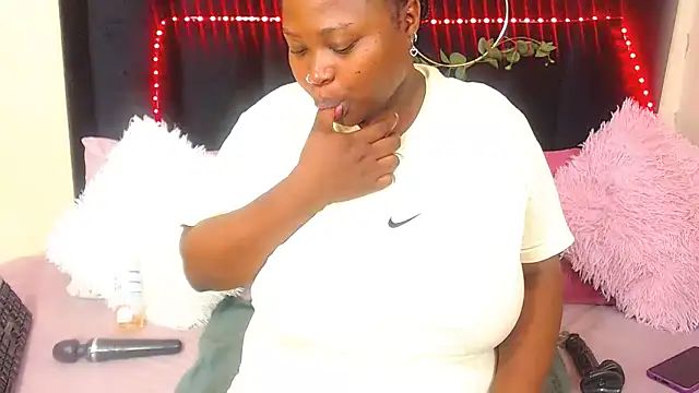 Snapshot of AmazingDarkDoll chatting on 11, 11, 2025 AmazingDarkDoll online show from 11, 11, 2025