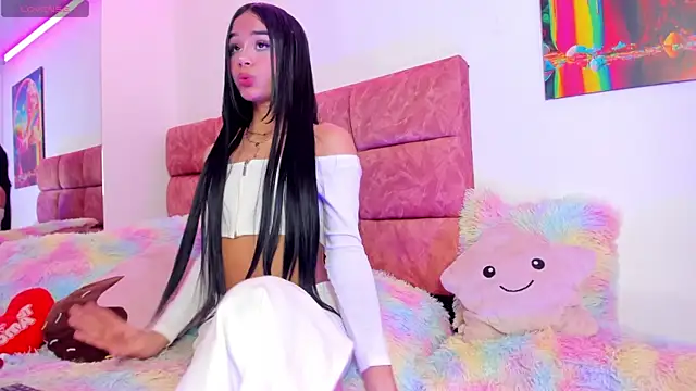 Snapshot of Baby_Steff chatting on 8, 10, 2025 Baby Steff online show from 8, 10, 2025