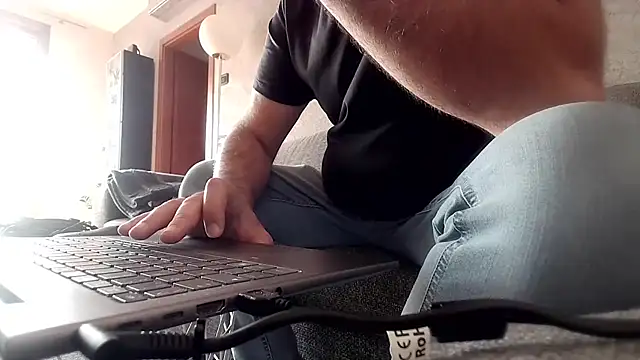 Snapshot of cucciolotto76 chatting on 8, 11, 2025 cucciolotto76 online show from 8, 11, 2025