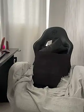 yumi-hot online show from 8, 4, 2026