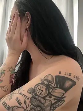 yumi-hot online show from 15, 4, 2026