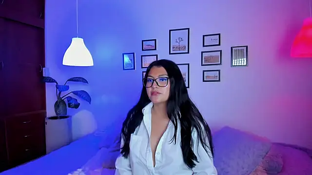 Tiffany bloomm online show from 23, 9, 2025