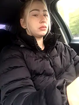 Reina Cummings online show from 6, 10, 2025