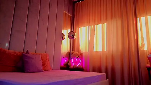 Reina Cummings online show from 24, 10, 2025