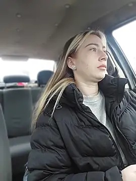 Reina Cummings online show from 4, 4, 2026