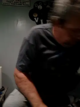 Snapshot of SueNixon chatting on 6, 11, 2025 SueNixon online show from 6, 11, 2025