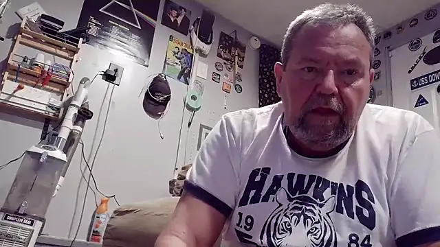 Snapshot of SueNixon chatting on 11, 11, 2025 SueNixon online show from 11, 11, 2025