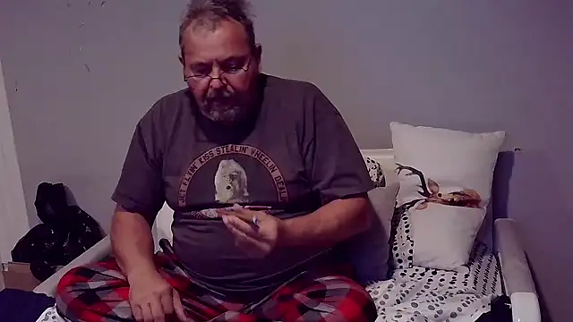 Snapshot of SueNixon chatting on 13, 11, 2025 SueNixon online show from 13, 11, 2025