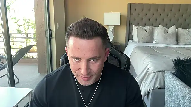 brettmycles28 online show from 1, 10, 2025