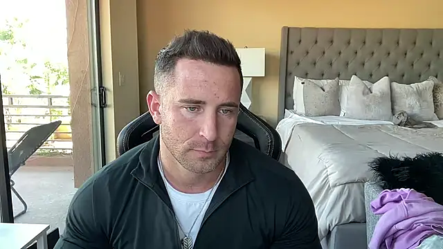 brettmycles28 online show from 5, 10, 2025