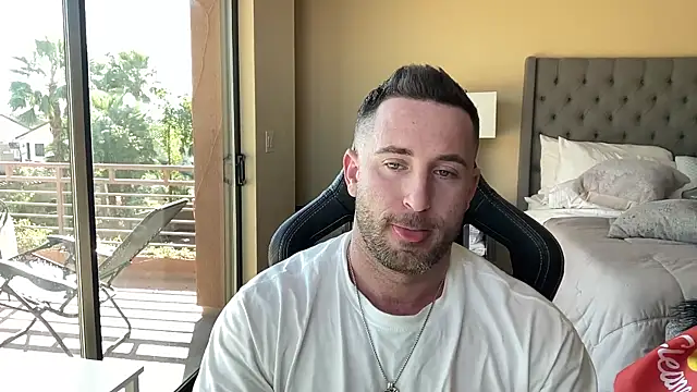 brettmycles28 online show from 24, 11, 2025