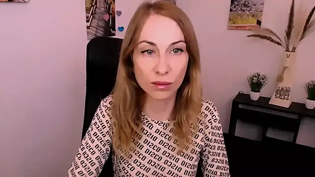 Snapshot of Create_your_own_sun chatting on 10, 9, 2025 Create your own sun online show from 10, 9, 2025